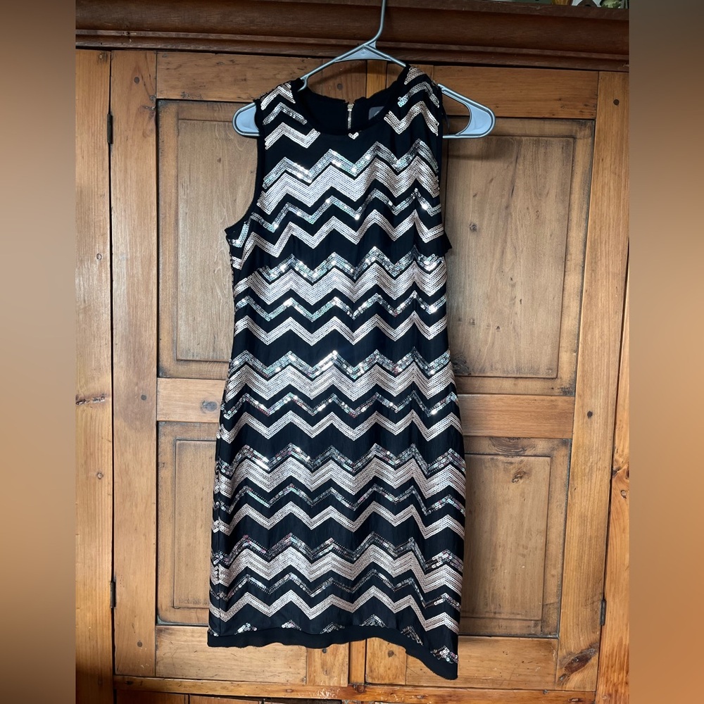 Vince Camuto Women's Sleeveless Gold and Black Sequin Zip Cocktail Party Dress 8